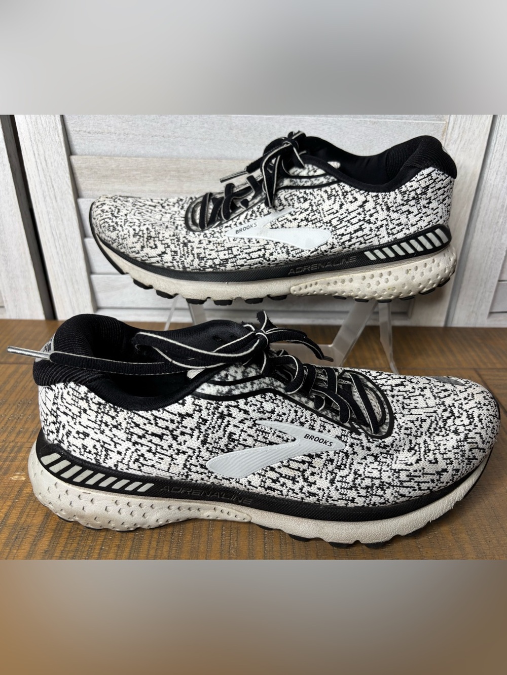 Brooks Adrenaline GTS 20 Oreo Black White Running Shoes Womens 9 M No Insoles - Picture 6 of 16